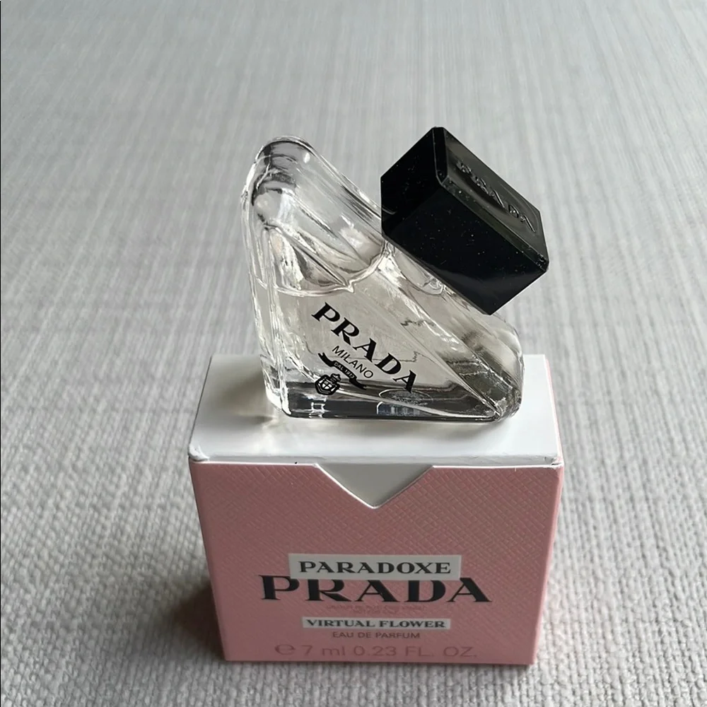 Prada paradoxe virtual flower miniature